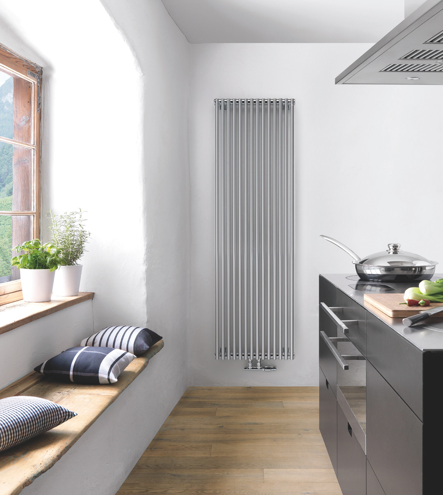 Kleo, kitchen, chrome, towel, grey, round pipes, collector pipes, single layer