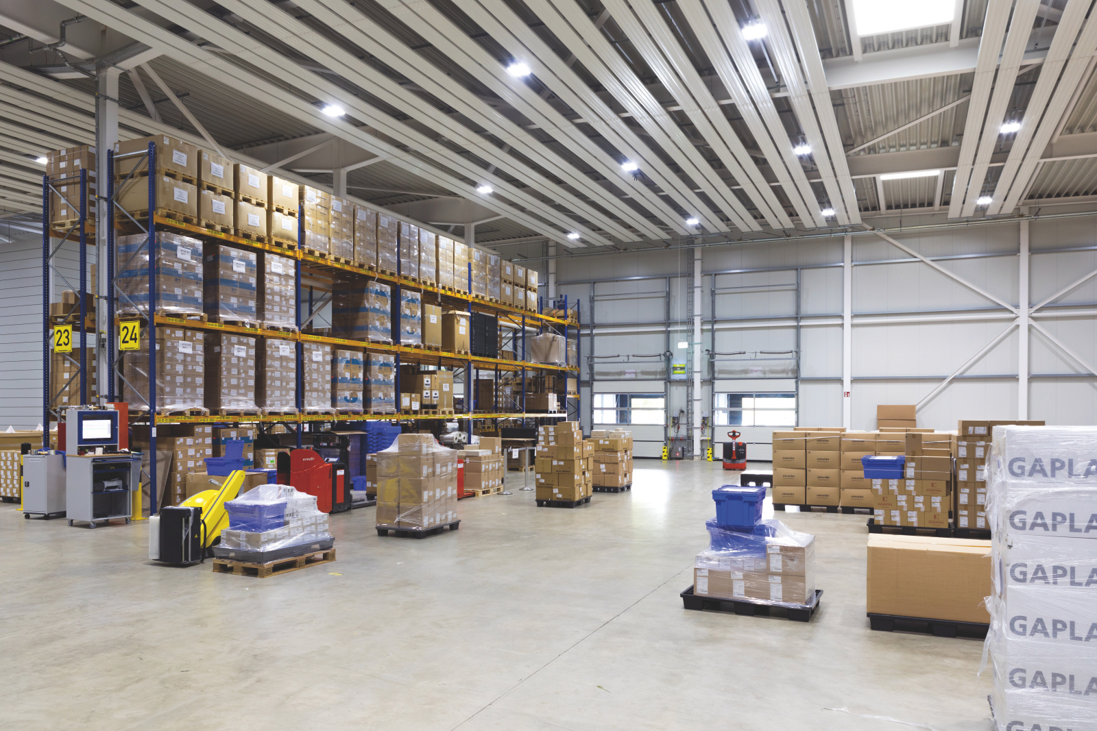 Zehnder_RHC_ZIP-Referenz-Lager und Hallen-Ursapharm 4.tif Reference Zehnder ZIP Heating and cooling ceilings Bottom view